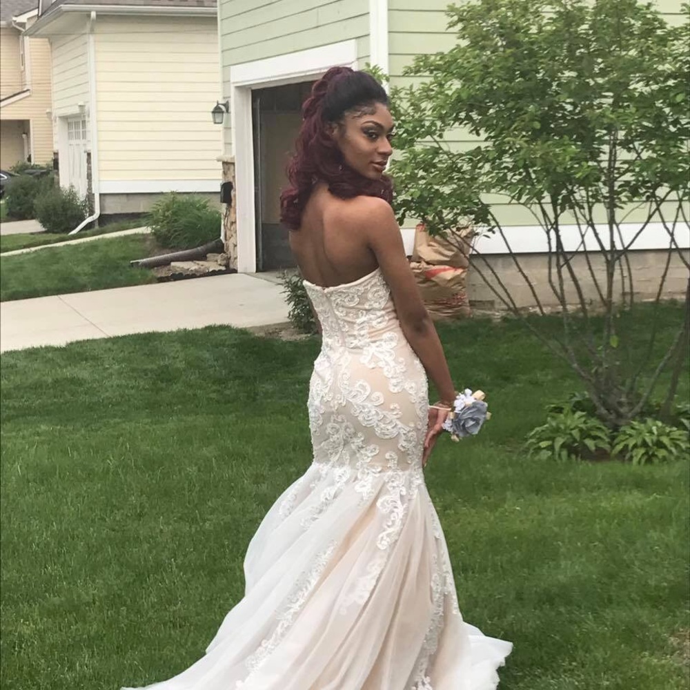 Prom/wedding gown - Picture 2 of 2